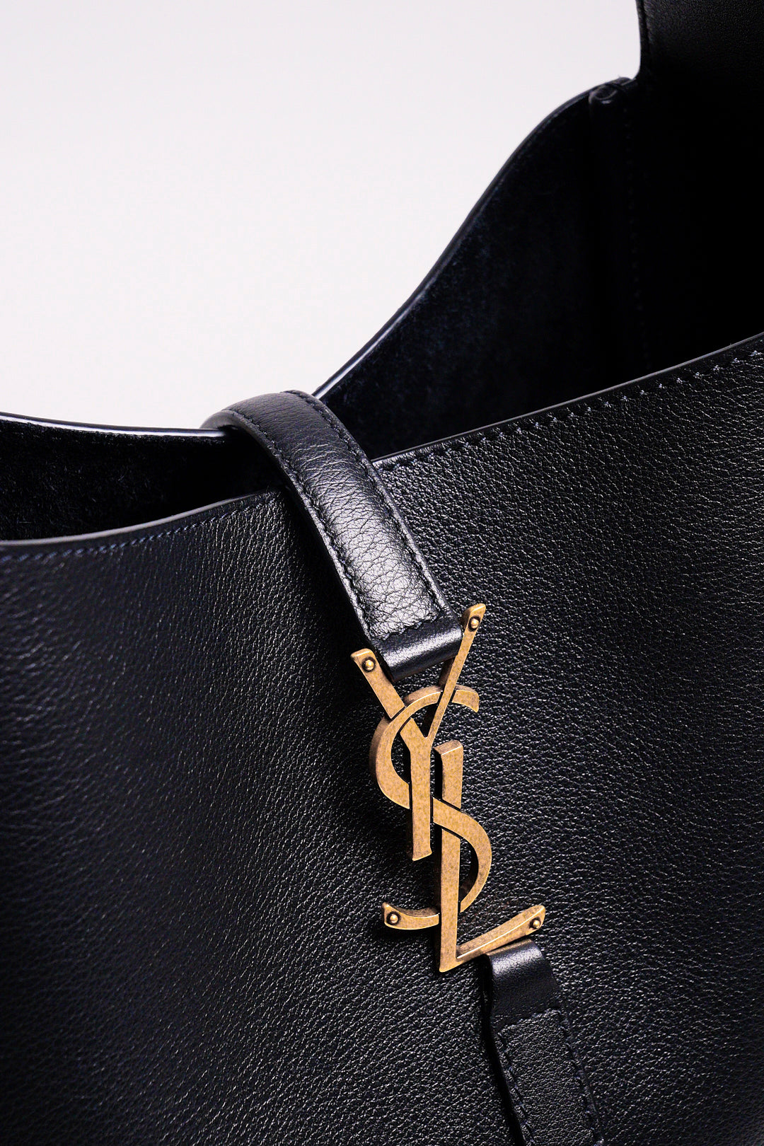 SAINT LAURENT HOBO小號黑色牛皮金扣肩背包 (包況佳)