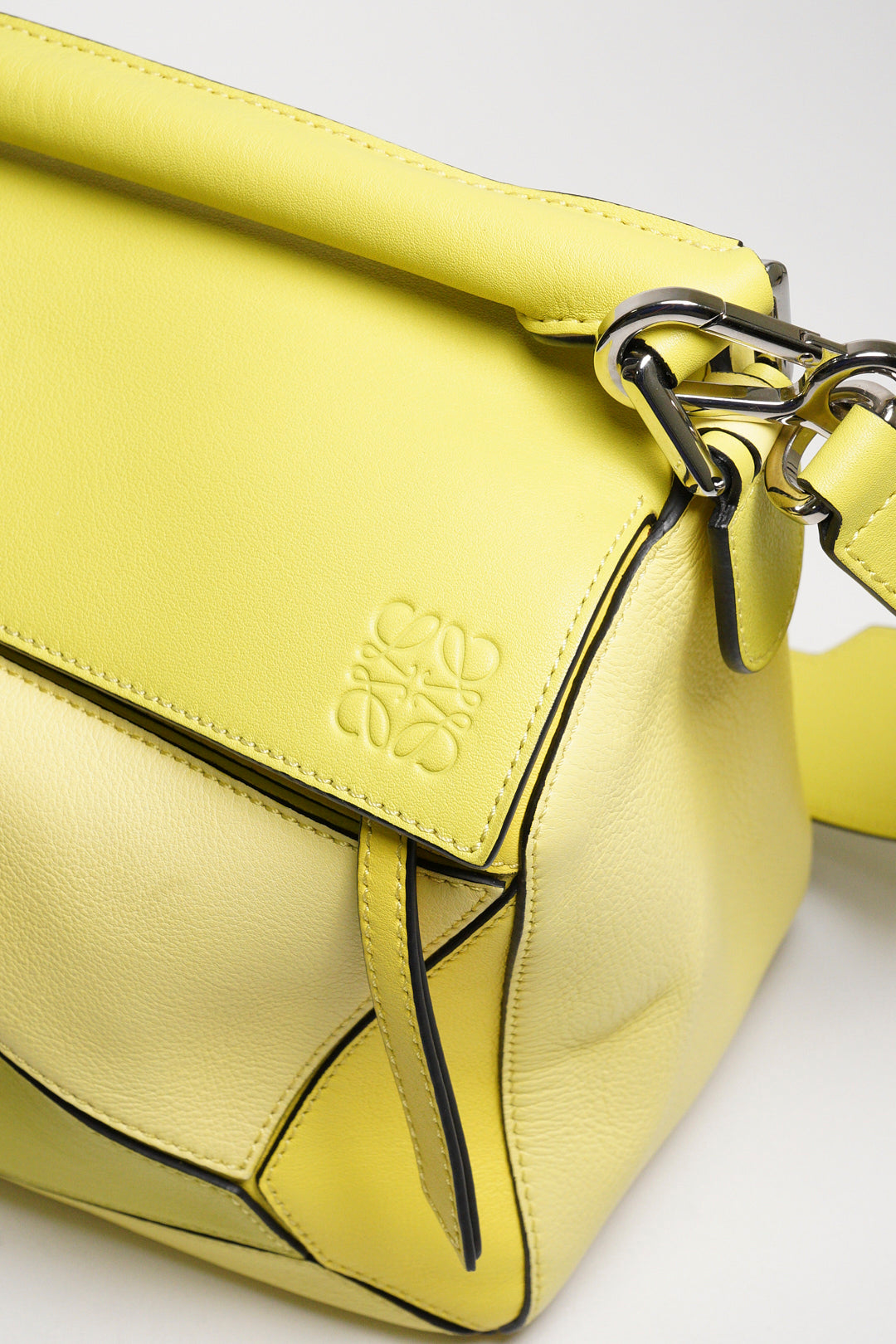 LOEWE 經典Puzzle 中號 芥末黃色