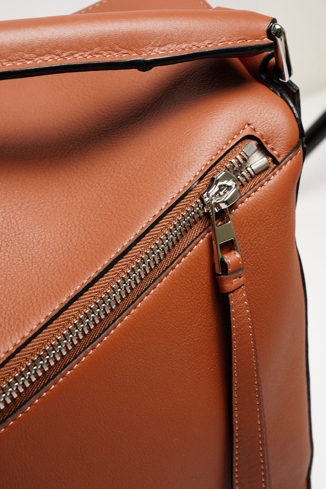 LOEWE 經典小牛皮Puzzle斜背包 大號(全新未使用)