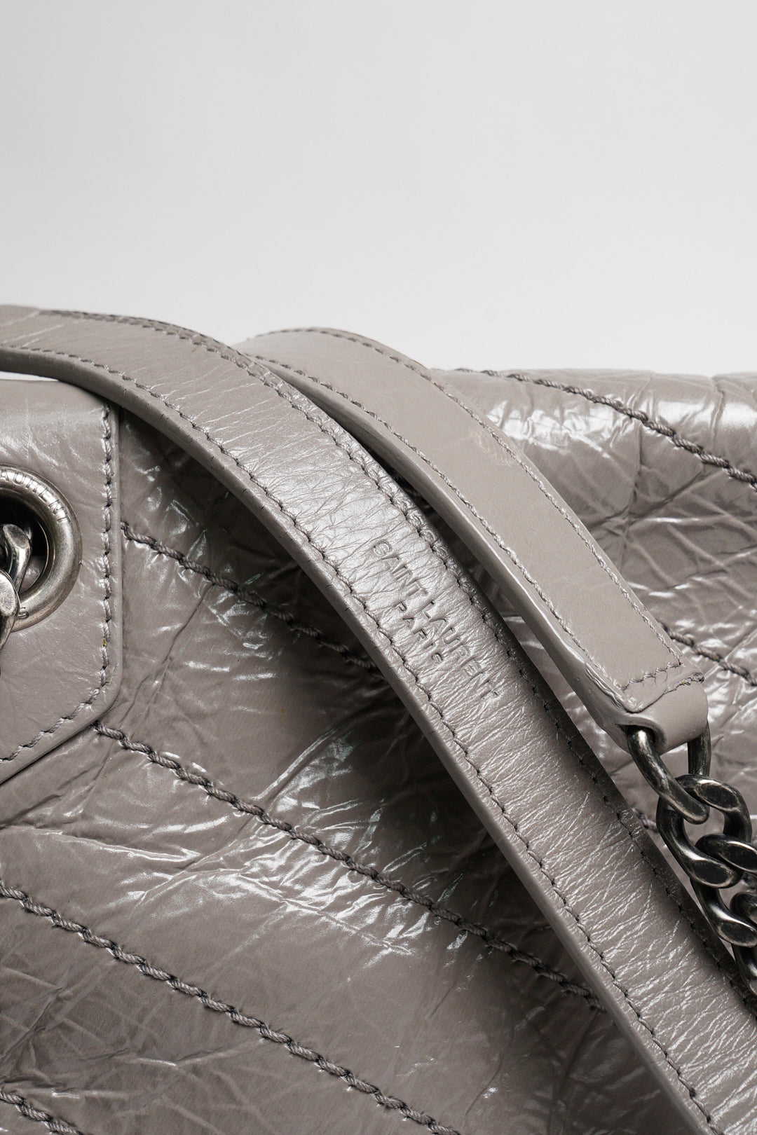 SAINT LAURENT 牛皮皮革Niki Medium鏈帶肩背袋