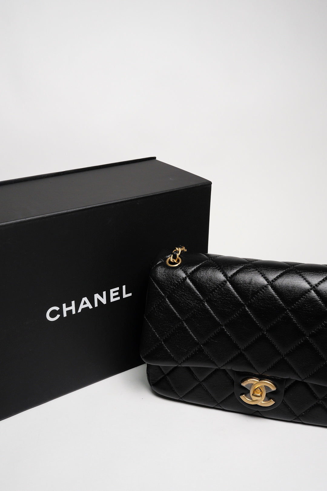 Chanel 粗鍊雙c斜背包 CF24