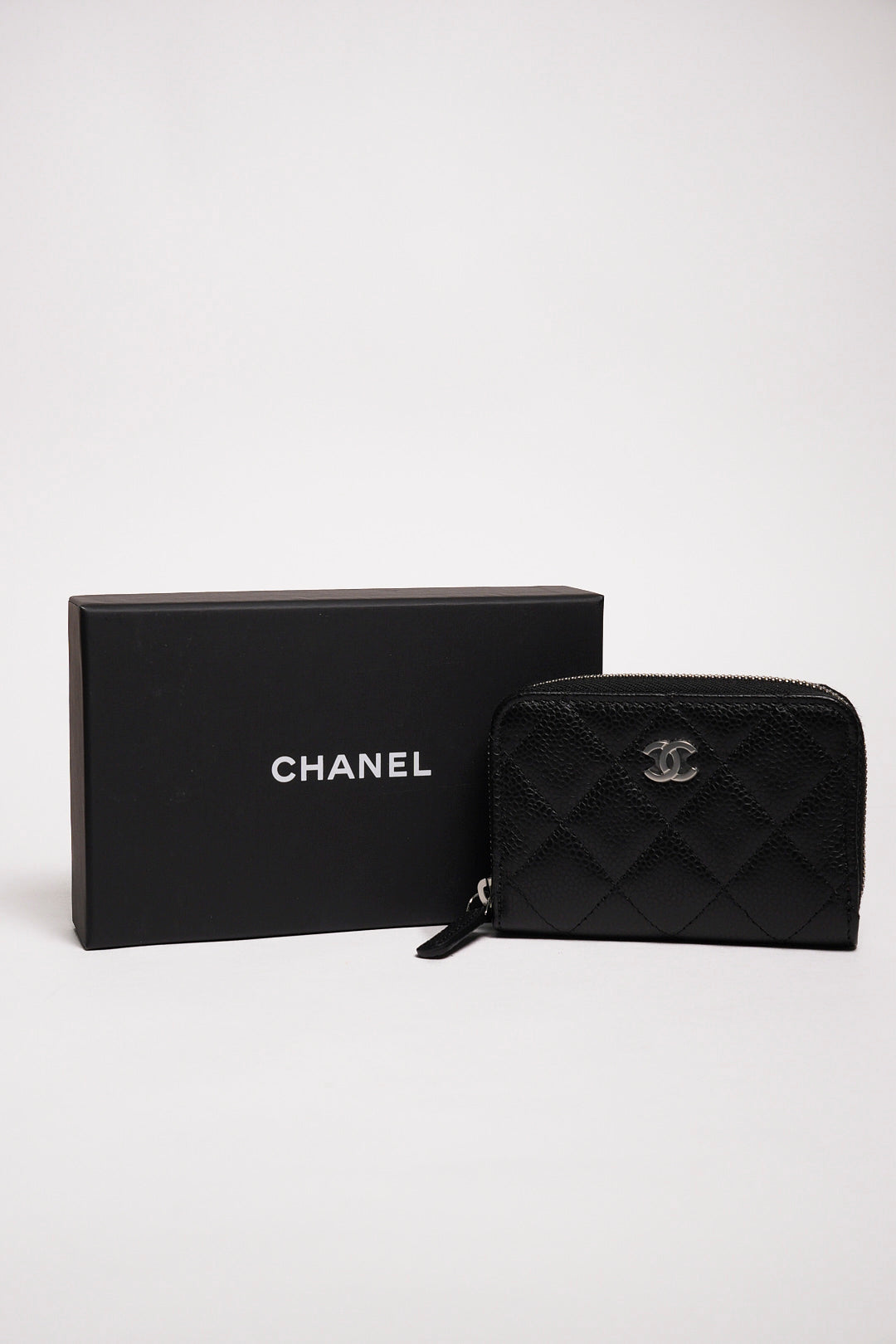 CHANEL 經典款 拉鍊零錢包/卡包(黑色 x 荔枝紋牛皮 x 銀釦)
