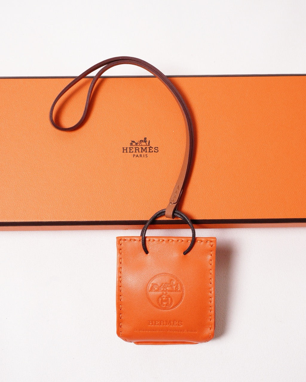 Hermès 紙袋造型小羊皮吊飾 經典橘色