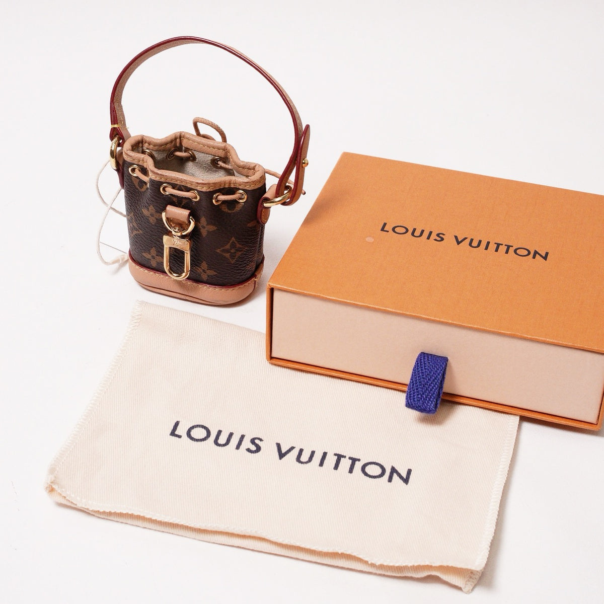 Louis Vuitton 經典 Micro Noé 皮革迷你水桶包吊飾