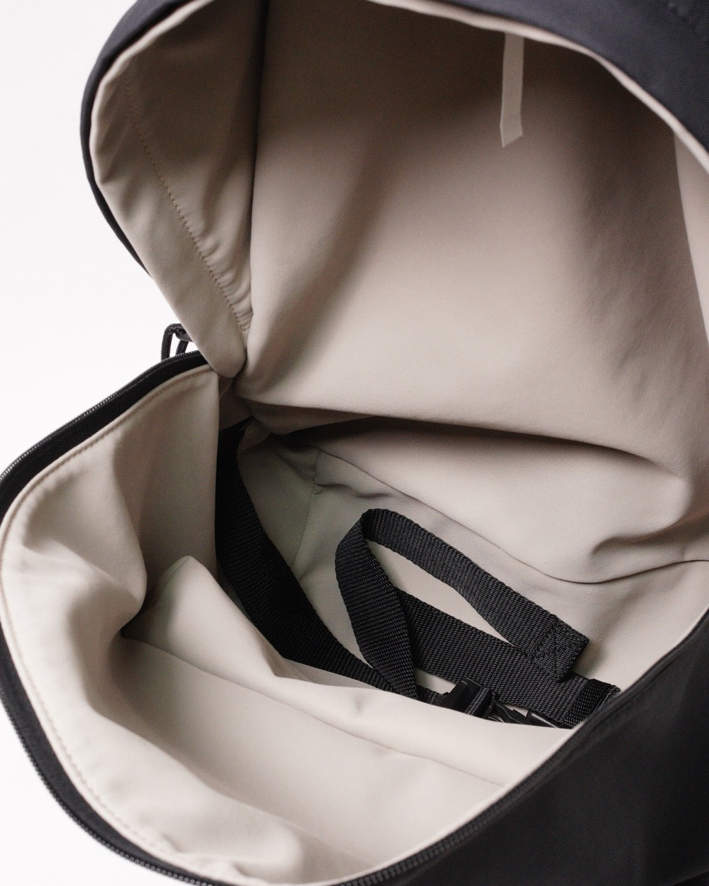 Balenciaga EXPLORER 雙面後背包 黑色 × 奶茶灰
