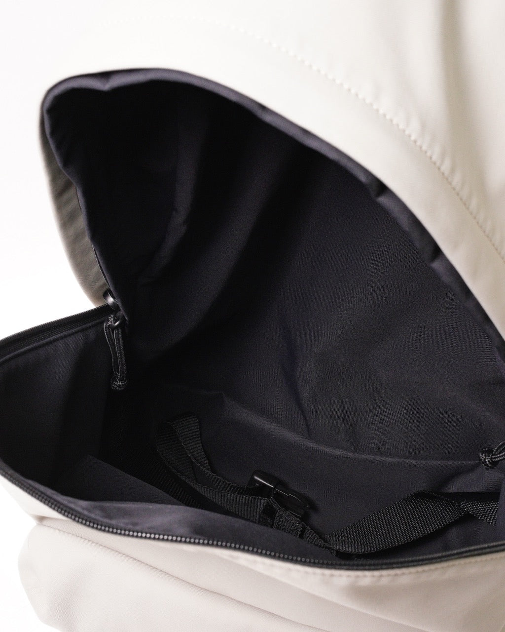 Balenciaga EXPLORER 雙面後背包 黑色 × 奶茶灰