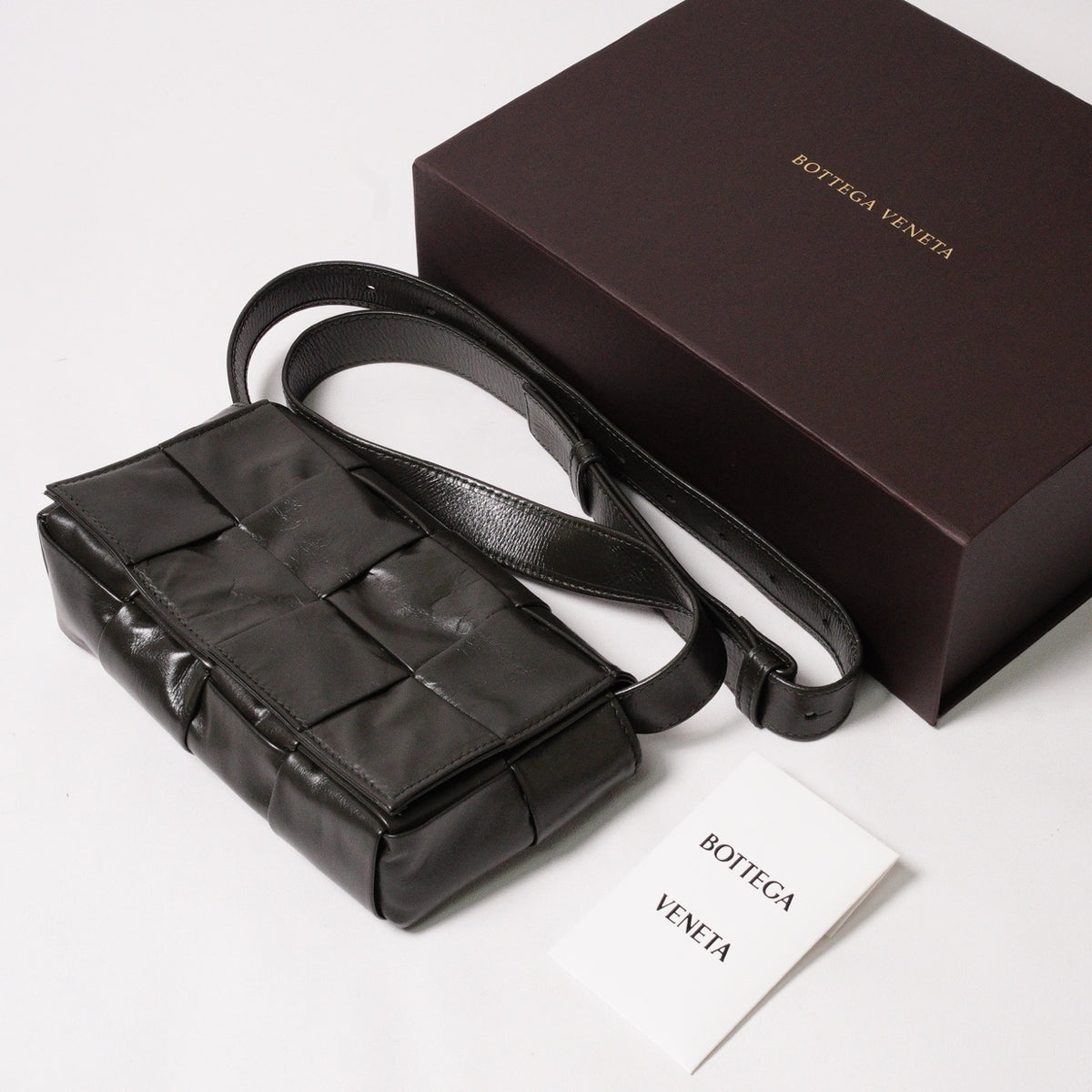 BOTTEGA VENETA BV 墨綠編織牛皮磁釦斜背包