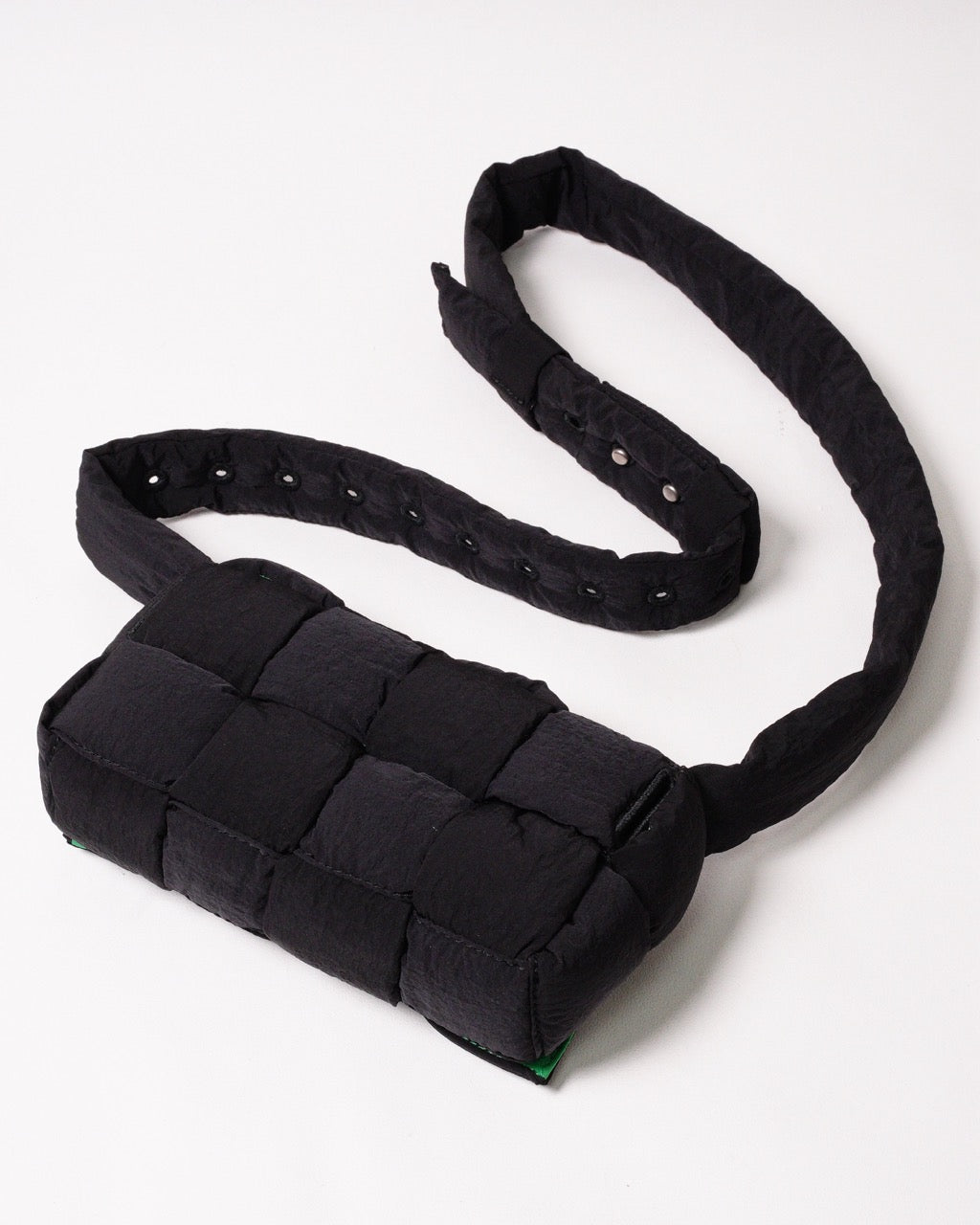 BOTTEGA VENETA BV 編織尼龍磁釦斜背包