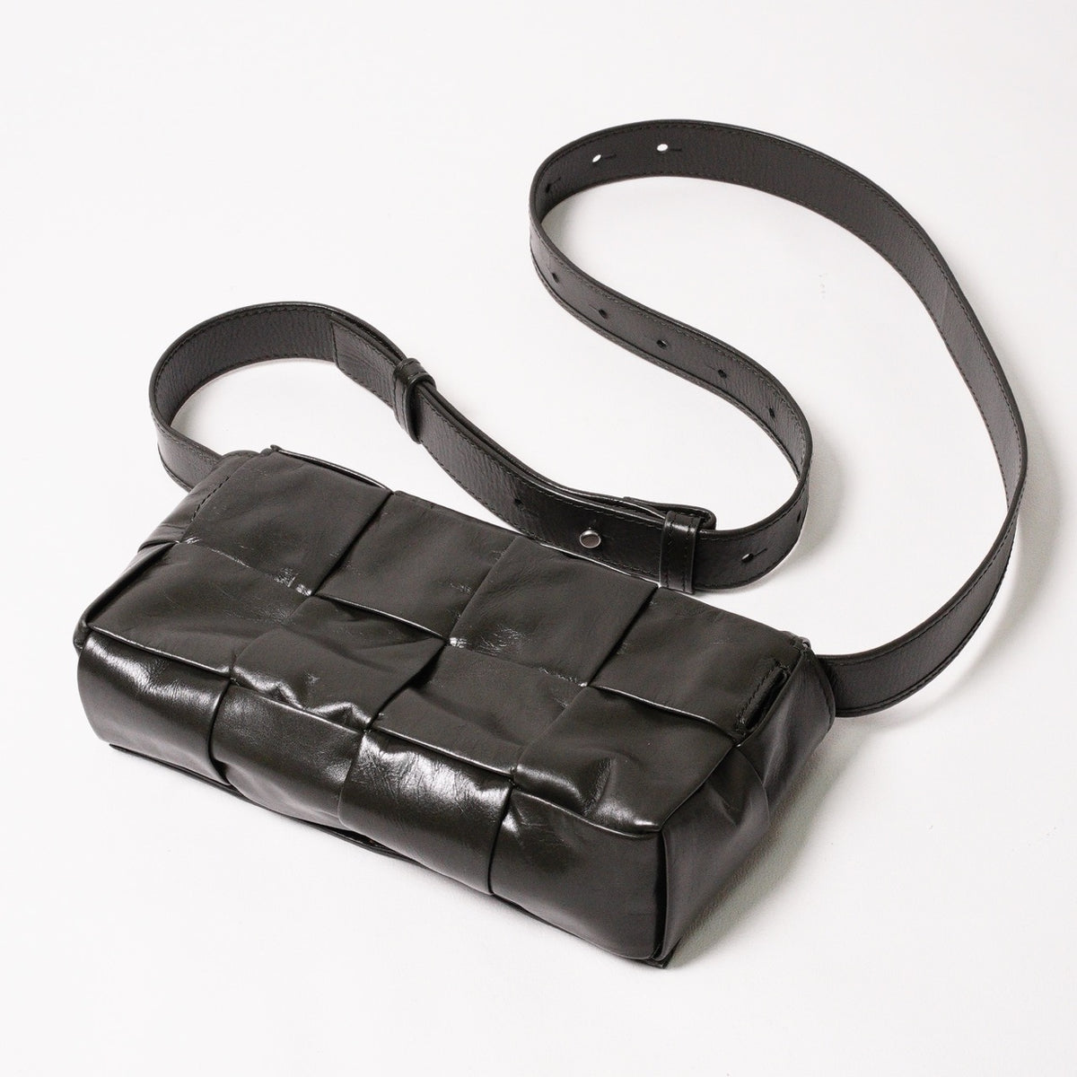 BOTTEGA VENETA BV 墨綠編織牛皮磁釦斜背包