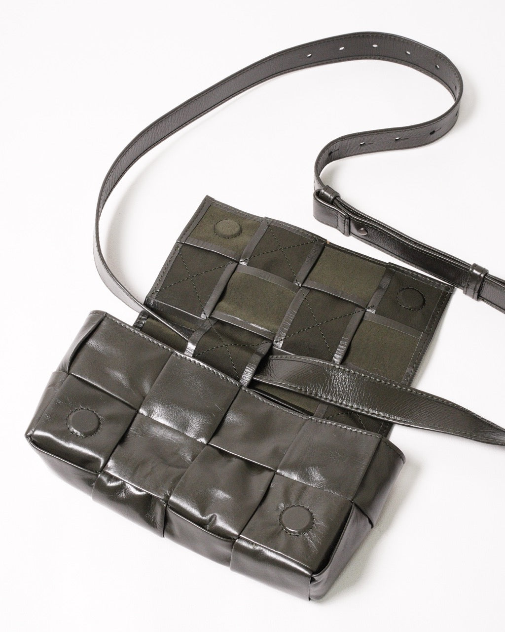 BOTTEGA VENETA BV 墨綠編織牛皮磁釦斜背包