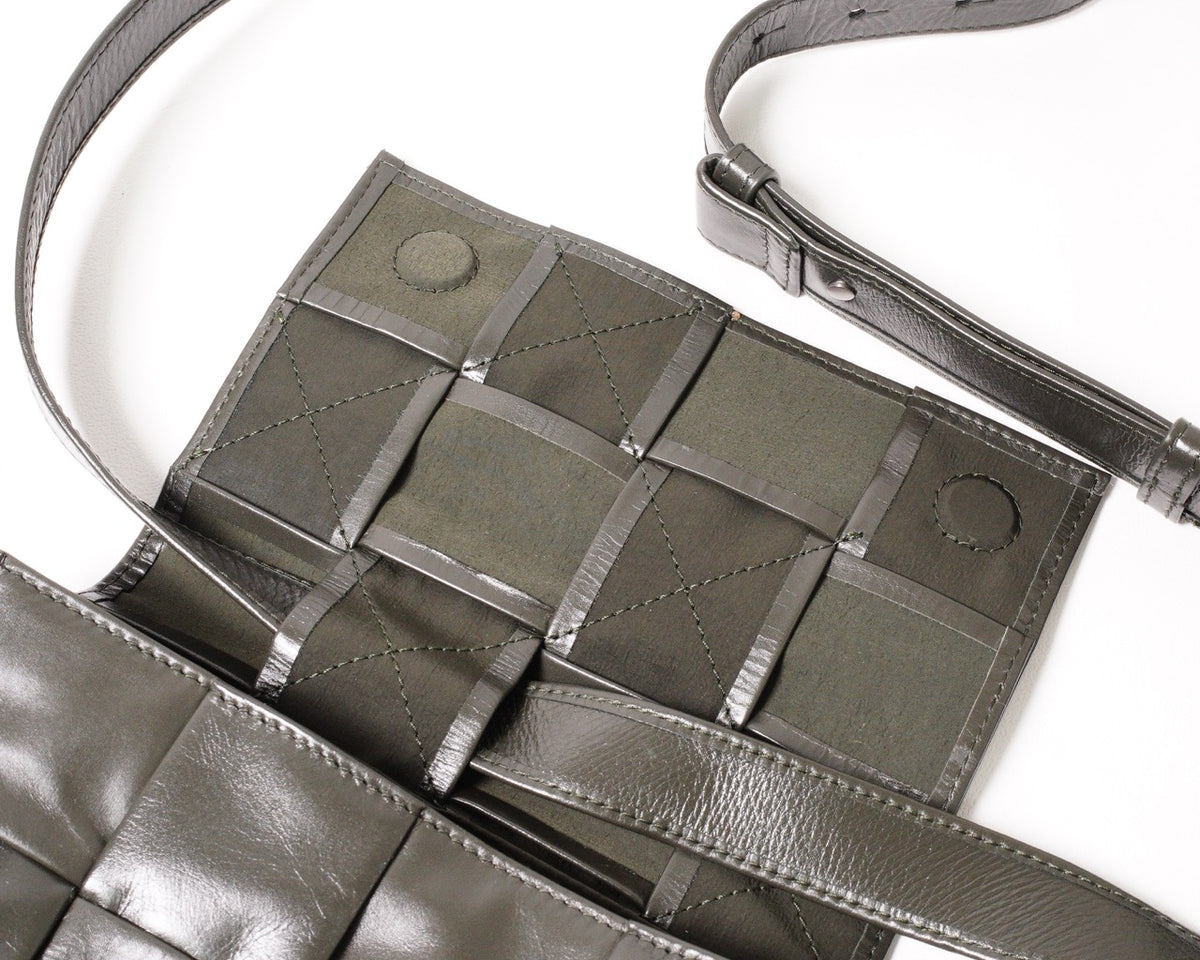 BOTTEGA VENETA BV 墨綠編織牛皮磁釦斜背包