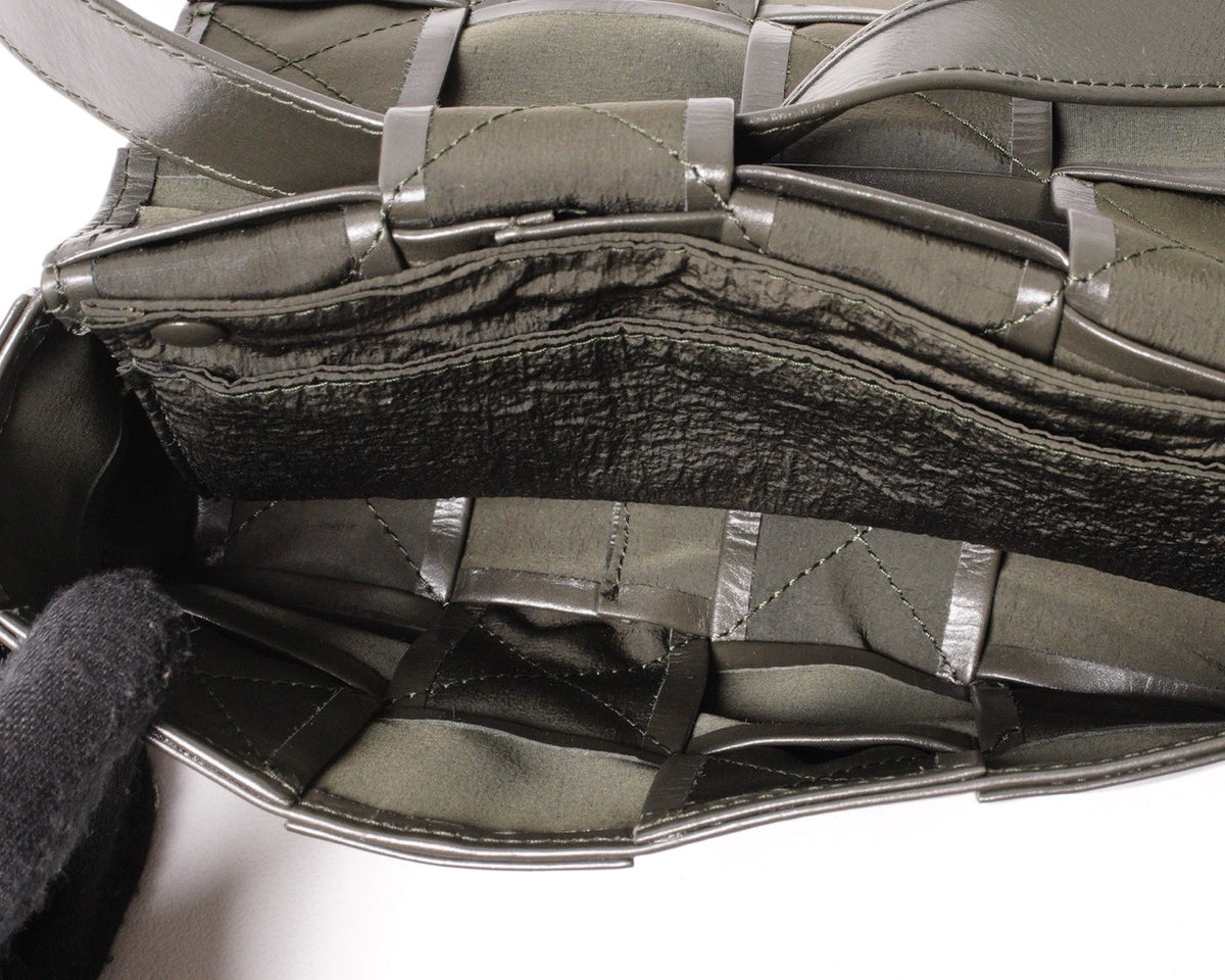 BOTTEGA VENETA BV 墨綠編織牛皮磁釦斜背包