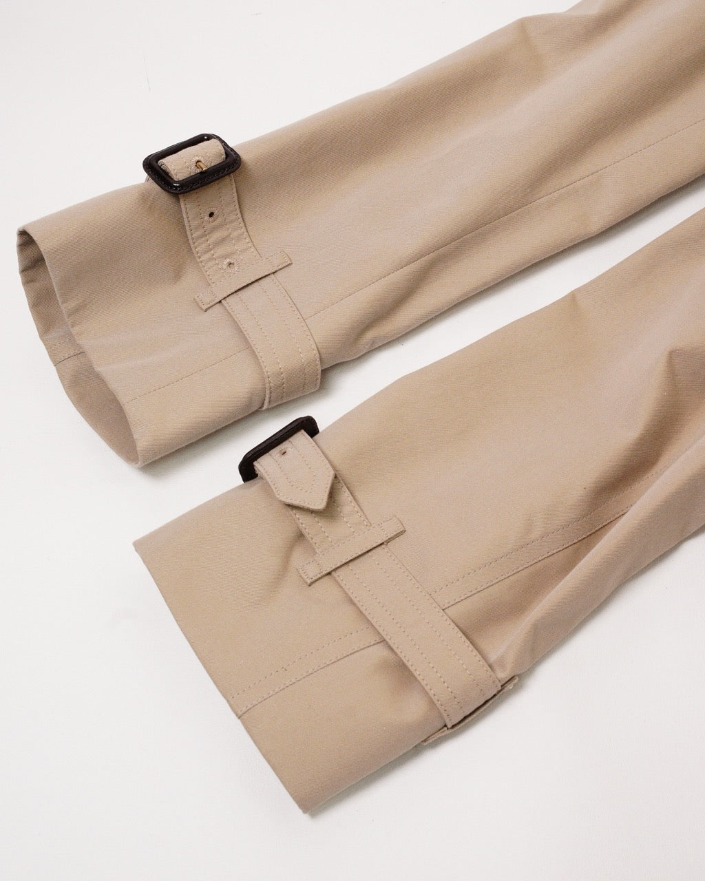 Burberry 經典雙排扣卡其色風衣外套