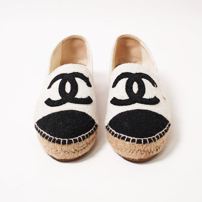 CHANEL 經典雙C Logo 黑白拼色帆布/毛呢草編漁夫鞋 EUR38