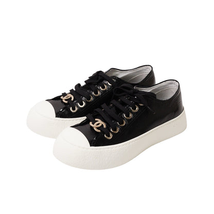 CHANEL 經典雙C Logo 黑白亮面大頭餅乾帆布鞋 EUR35.5
