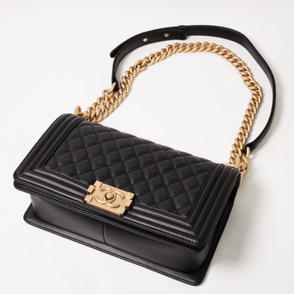 BOY CHANEL 經典金釦黑色小羊皮菱格紋