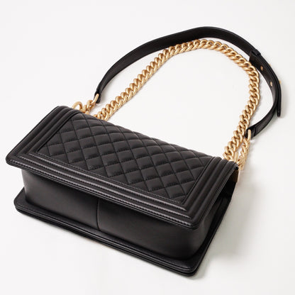 BOY CHANEL 經典金釦黑色小羊皮菱格紋