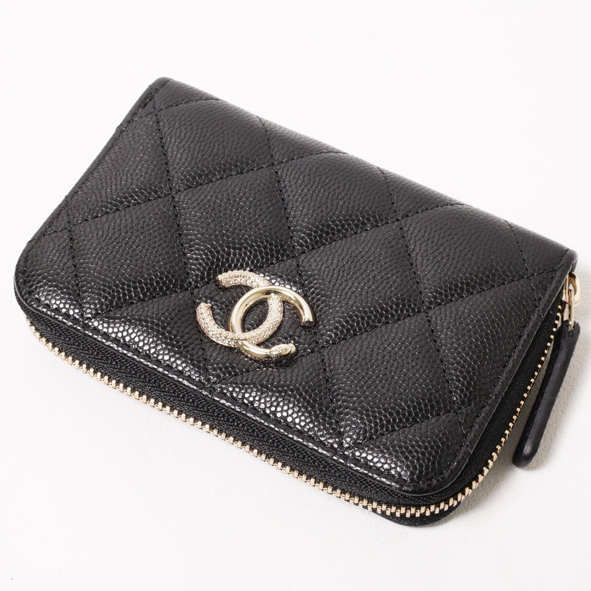 Chanel 經典CC水鑽LOGO 小牛皮ㄇ字拉鍊零錢包 2025年9月購買