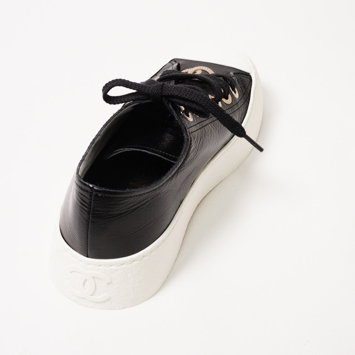 CHANEL 經典雙C Logo 黑白亮面大頭餅乾帆布鞋 EUR35.5