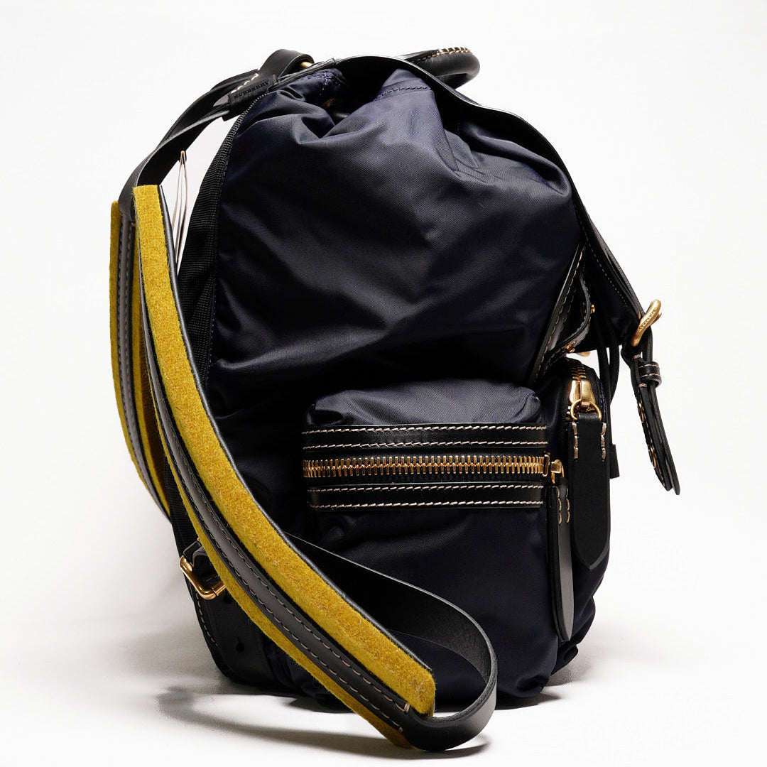 BURBERRY  The Rucksack Vintage 經典金色LOGO翻蓋中型後背包(藍色/M)