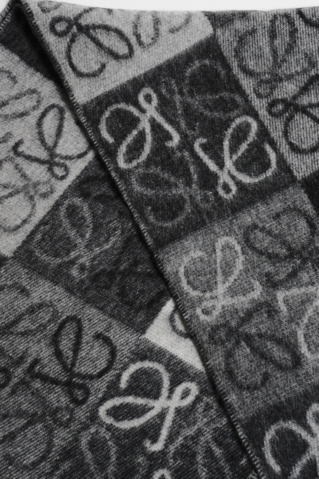 LOEWE 精選暢銷款羊毛/喀什米爾圍巾