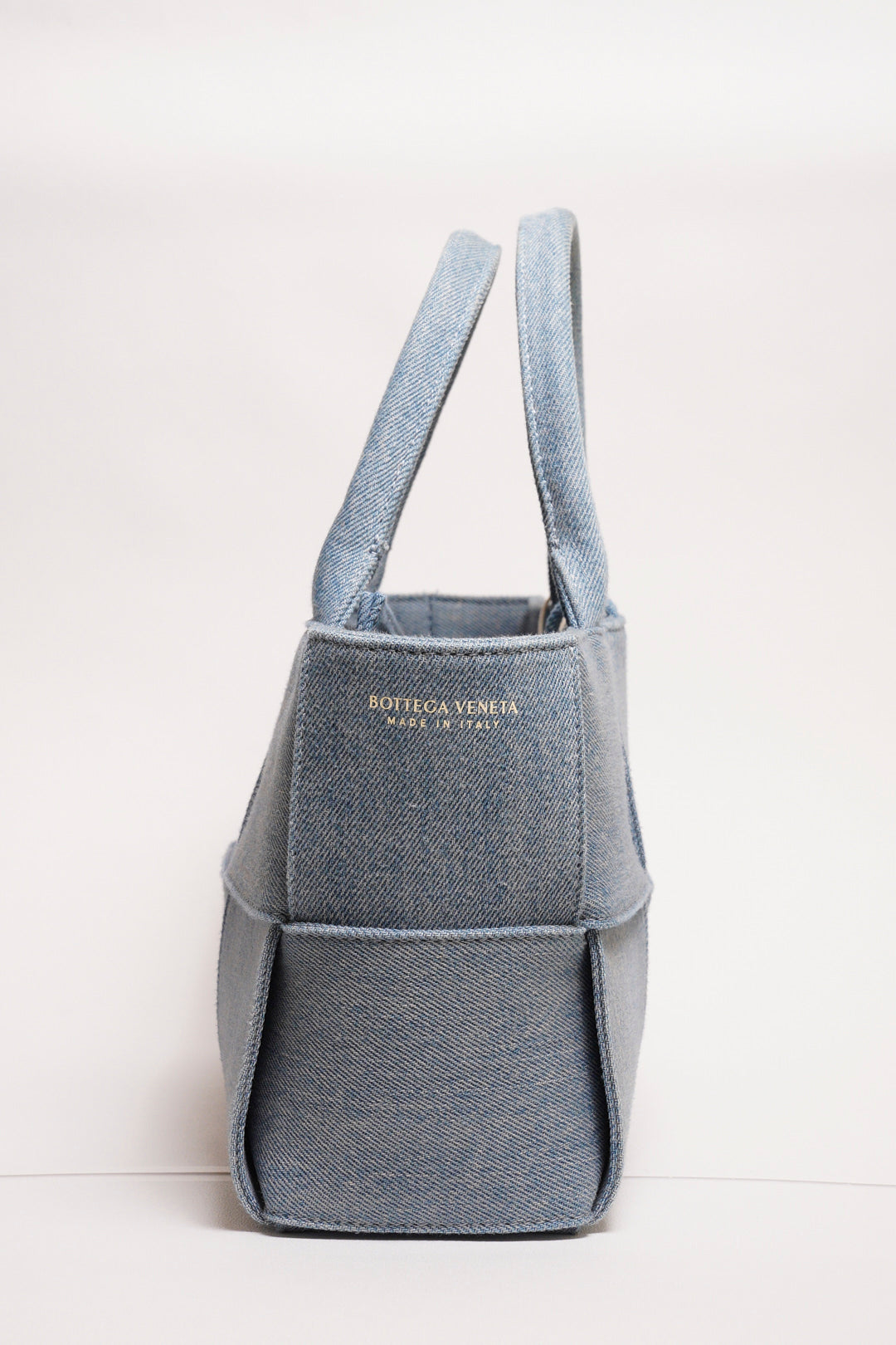 Bottega Veneta 丹寧編織托特包（Arco Tote）