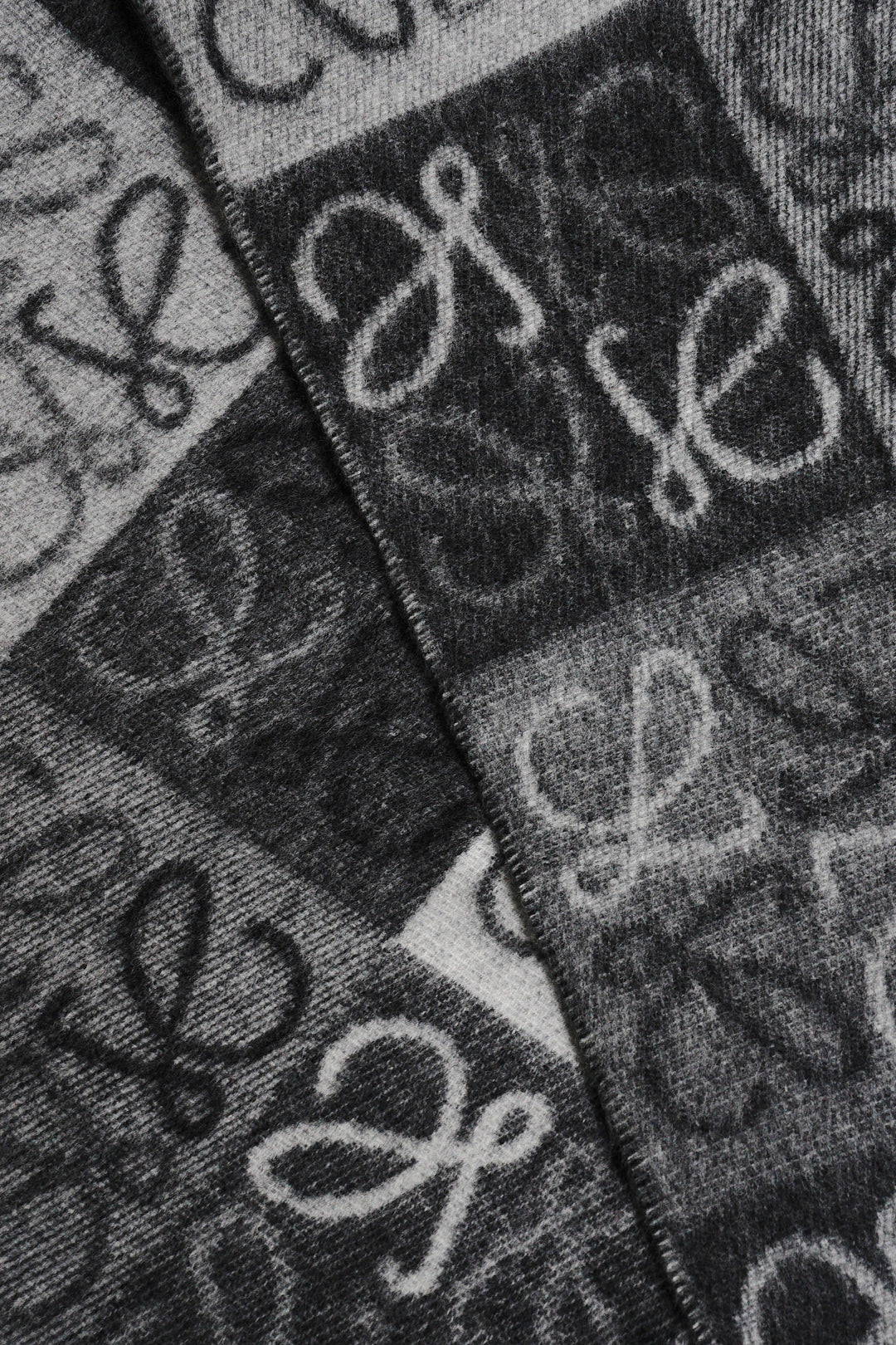 LOEWE 精選暢銷款羊毛/喀什米爾圍巾