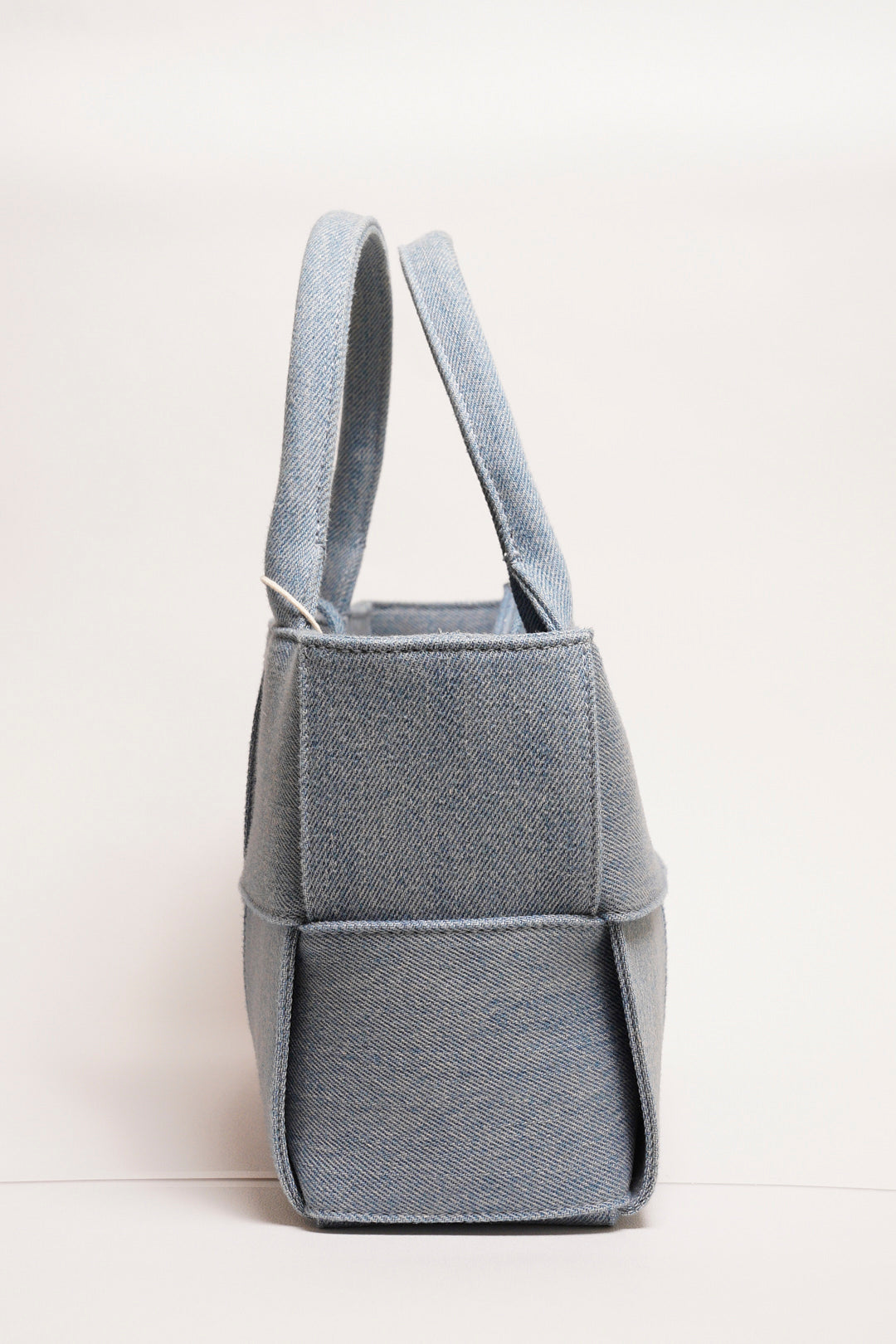 Bottega Veneta 丹寧編織托特包（Arco Tote）