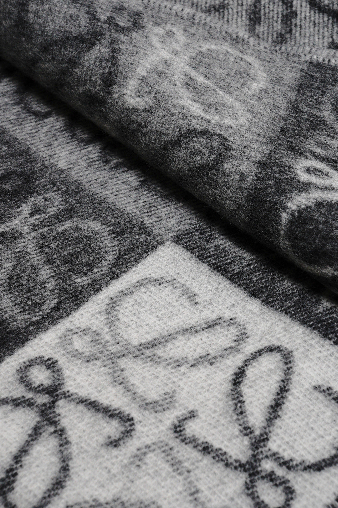 LOEWE 精選暢銷款羊毛/喀什米爾圍巾