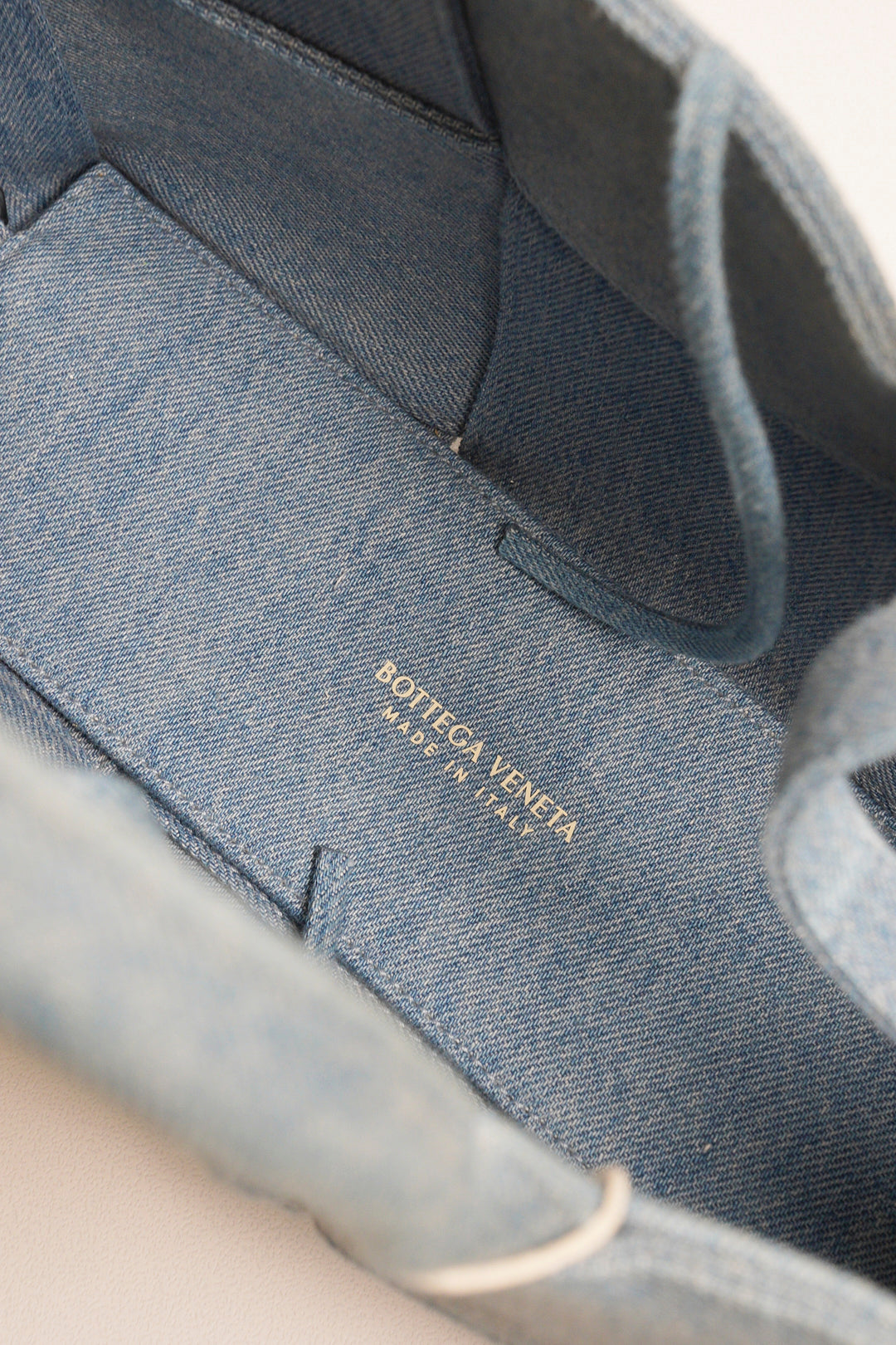 Bottega Veneta 丹寧編織托特包（Arco Tote）