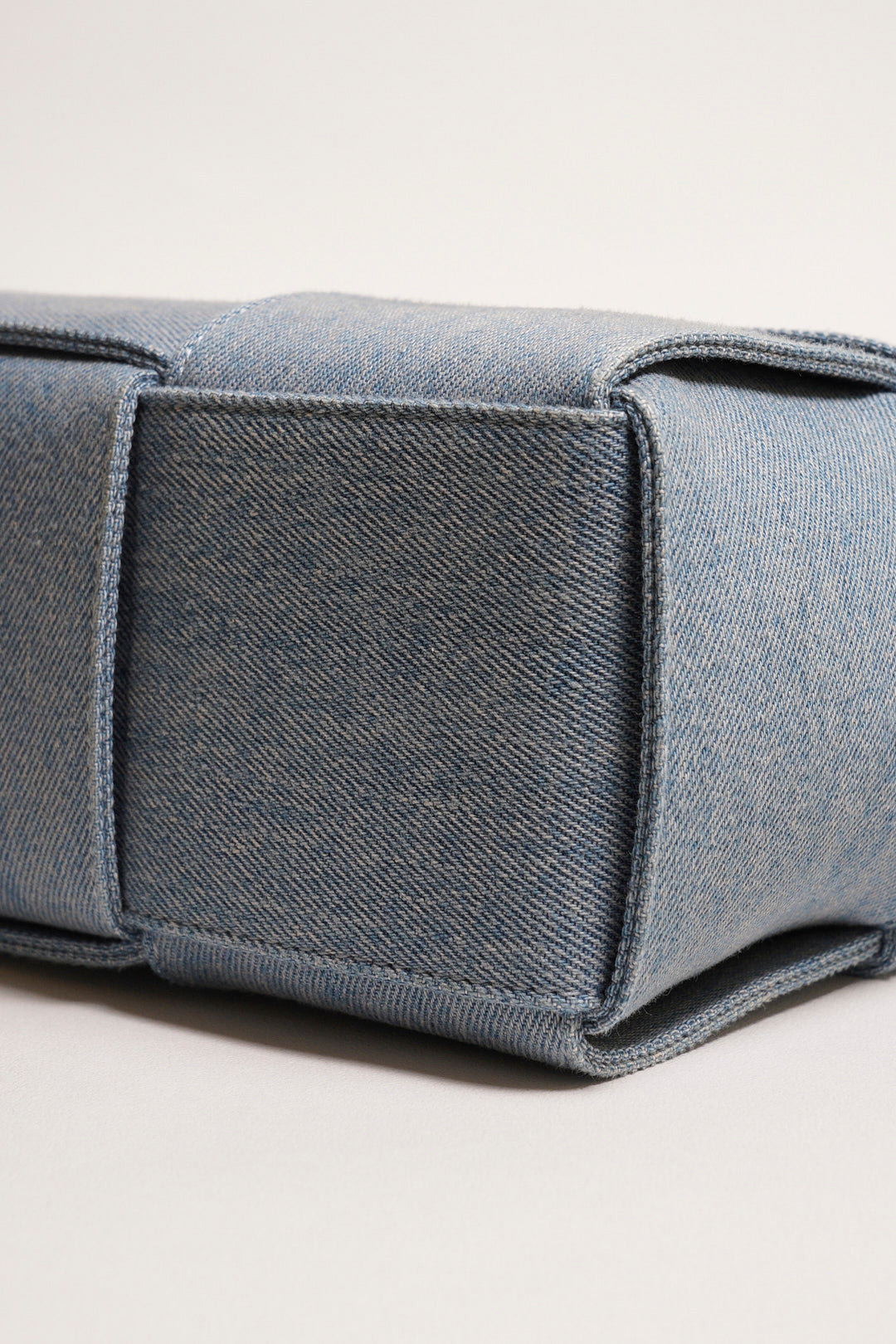 Bottega Veneta 丹寧編織托特包（Arco Tote）