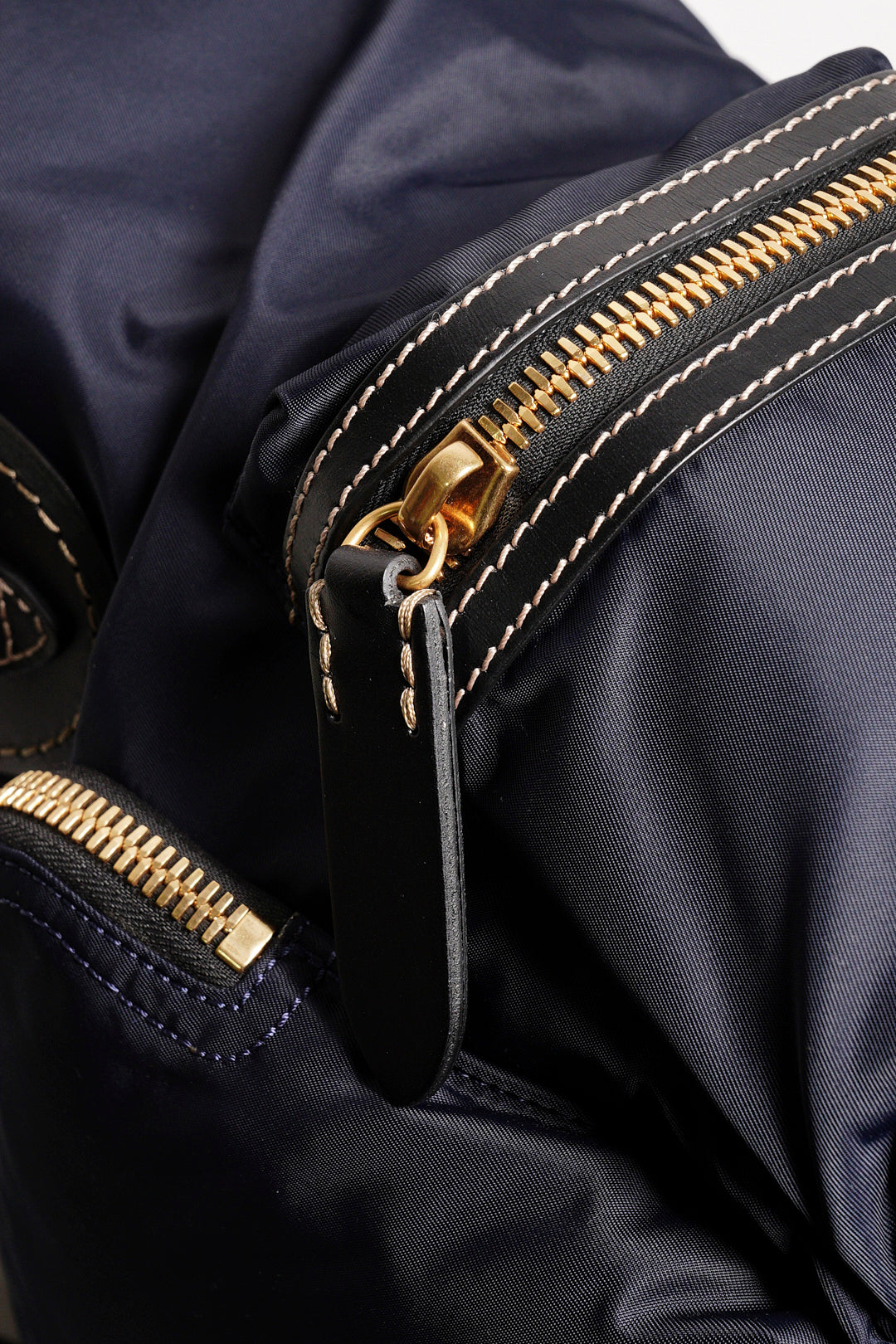 BURBERRY  The Rucksack Vintage 經典金色LOGO翻蓋中型後背包(藍色/M)