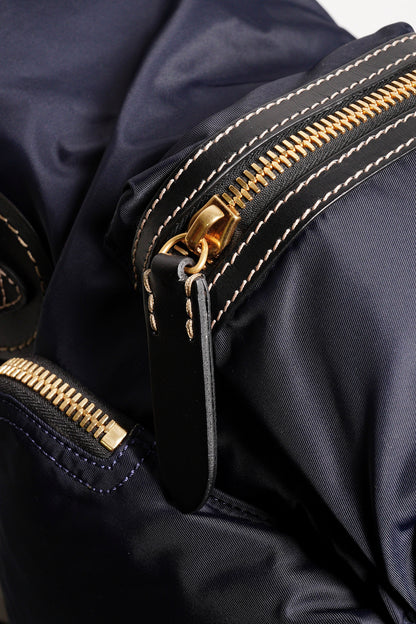 BURBERRY  The Rucksack Vintage 經典金色LOGO翻蓋中型後背包(藍色/M)