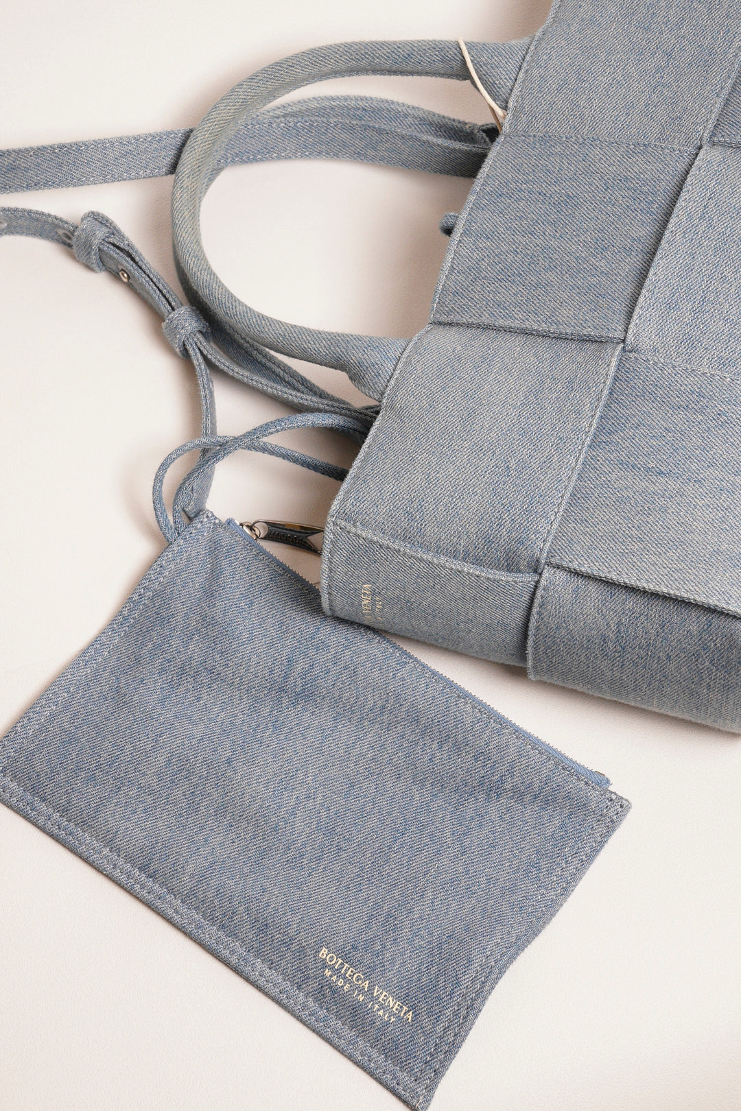 Bottega Veneta 丹寧編織托特包（Arco Tote）
