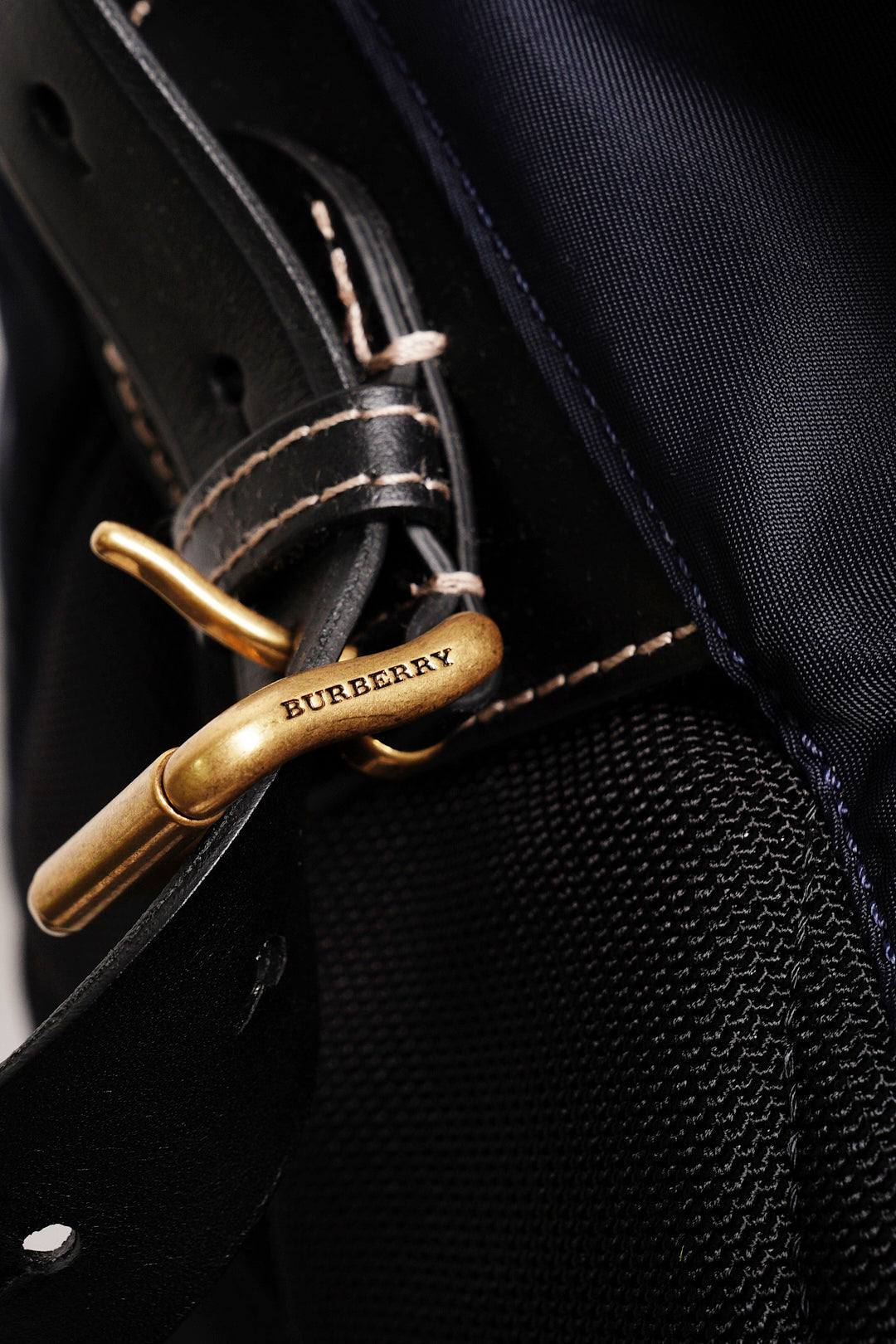 BURBERRY  The Rucksack Vintage 經典金色LOGO翻蓋中型後背包(藍色/M)