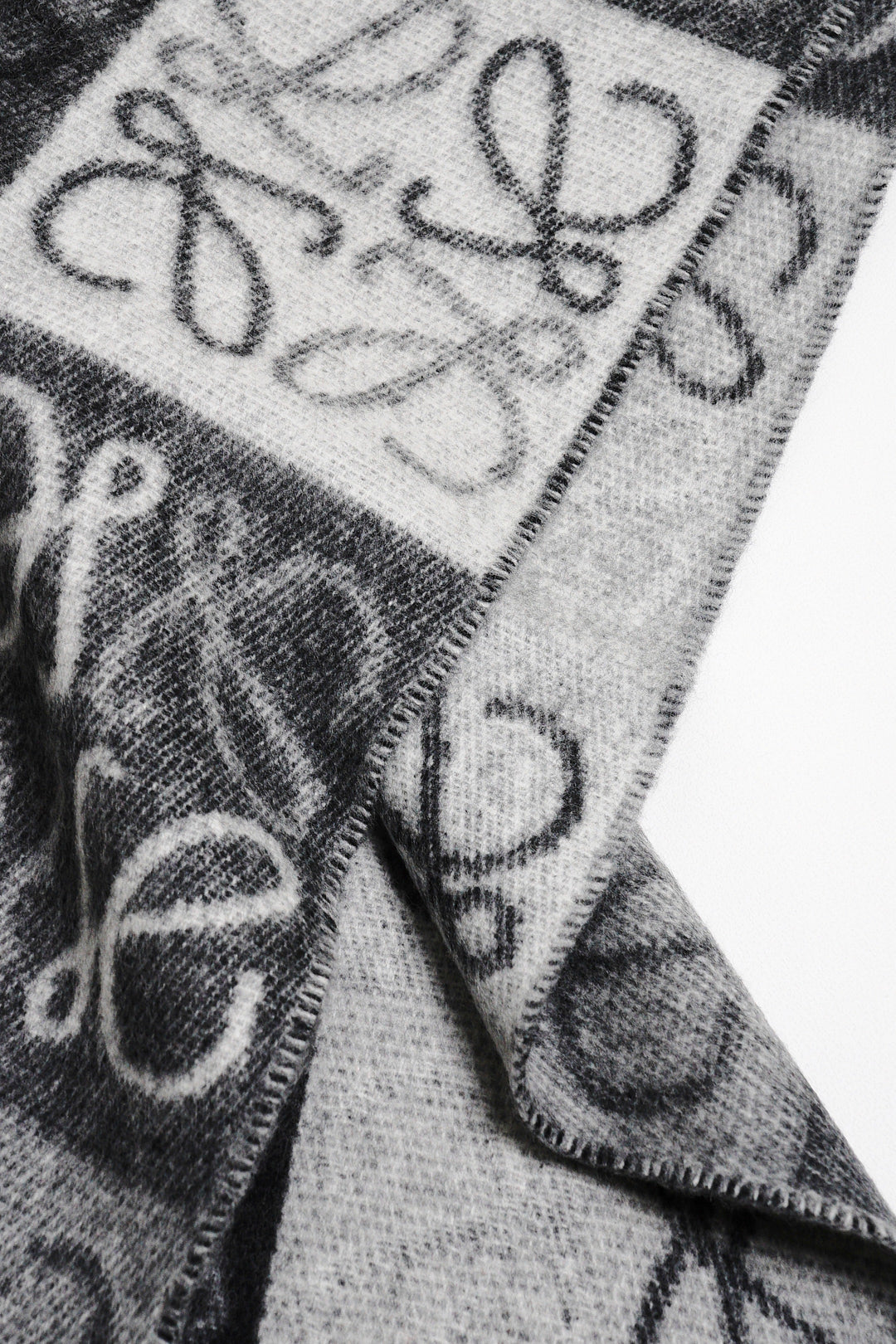 LOEWE 精選暢銷款羊毛/喀什米爾圍巾