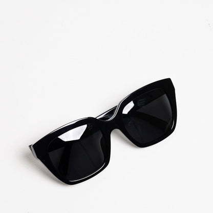 CELINE 亞洲版 時尚黑方框太陽眼鏡 CL40198F 01A 黑框深灰鏡片