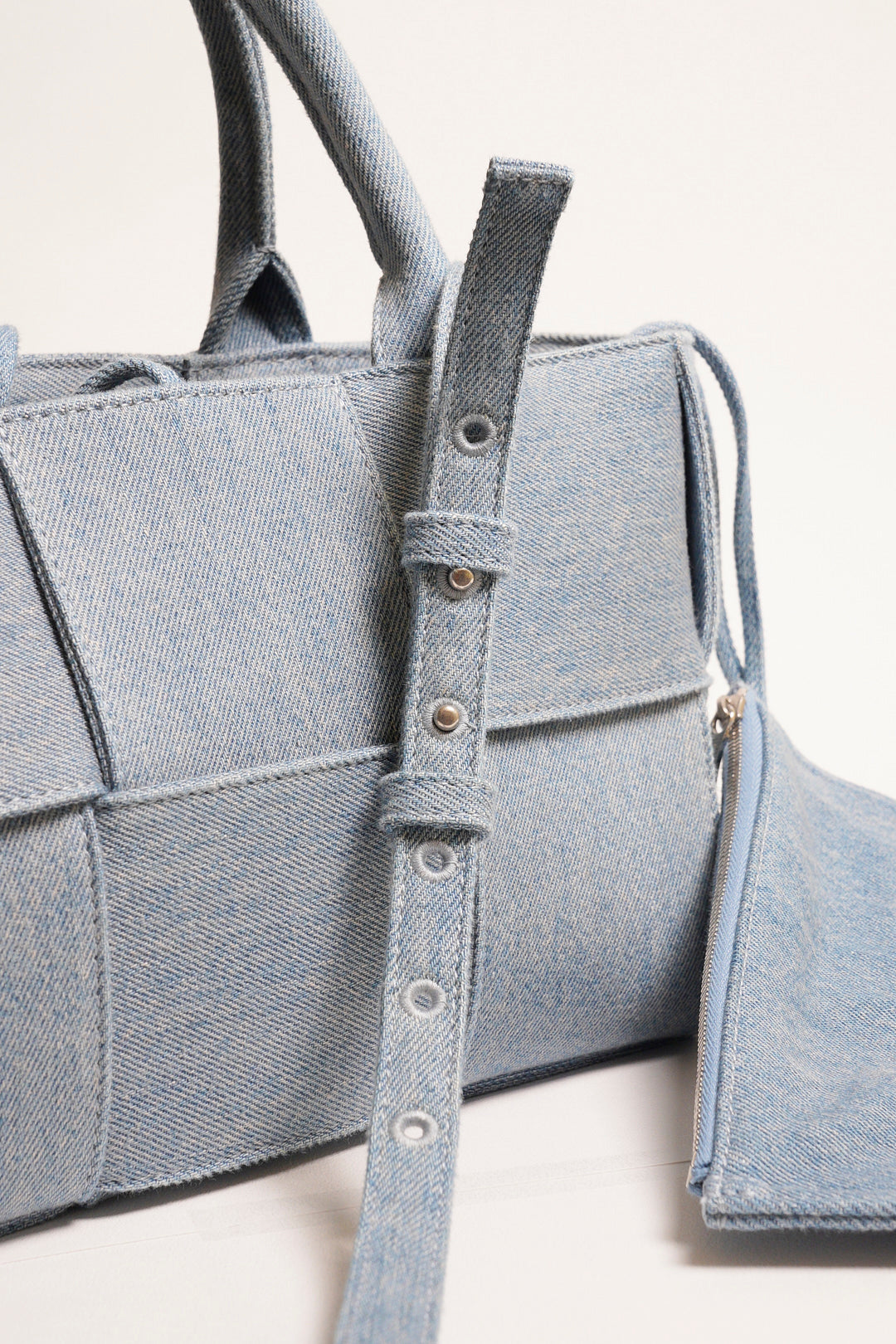 Bottega Veneta 丹寧編織托特包（Arco Tote）