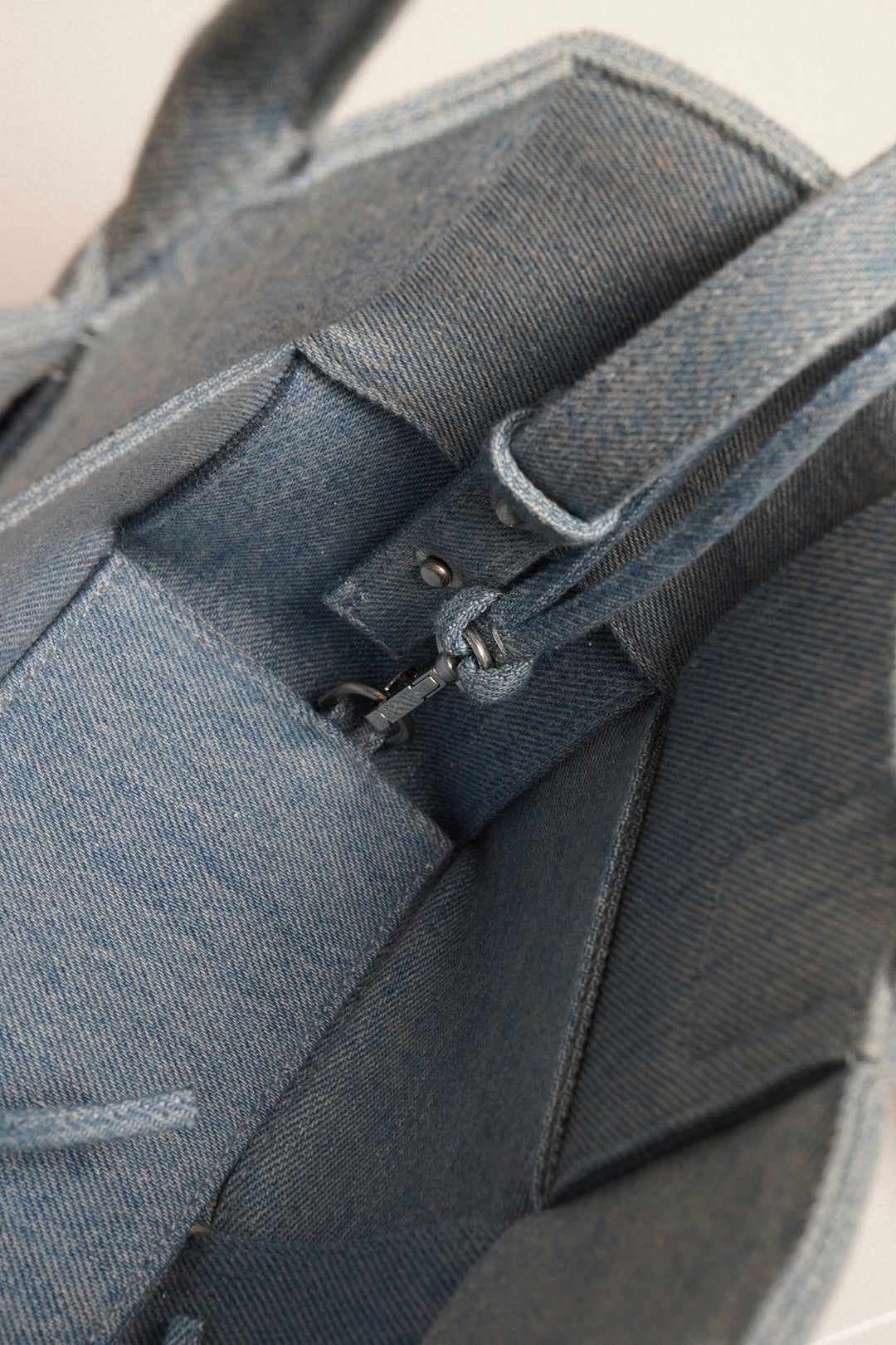 Bottega Veneta 丹寧編織托特包（Arco Tote）