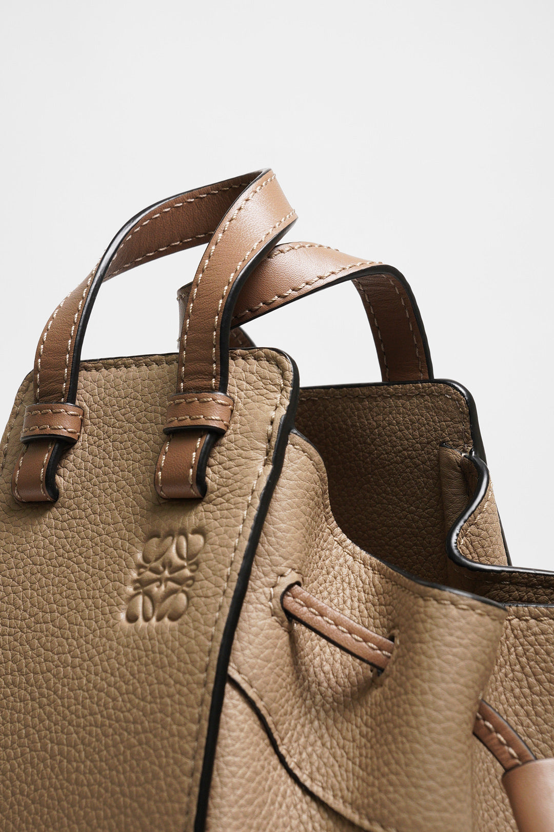 loewe mini hammock 吊床包 （沙色