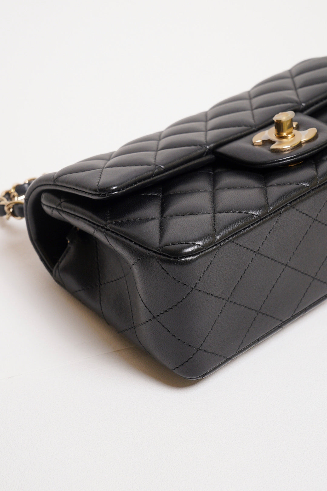 CHANEL 經典口蓋包 Mini CF20 - 黑金23開