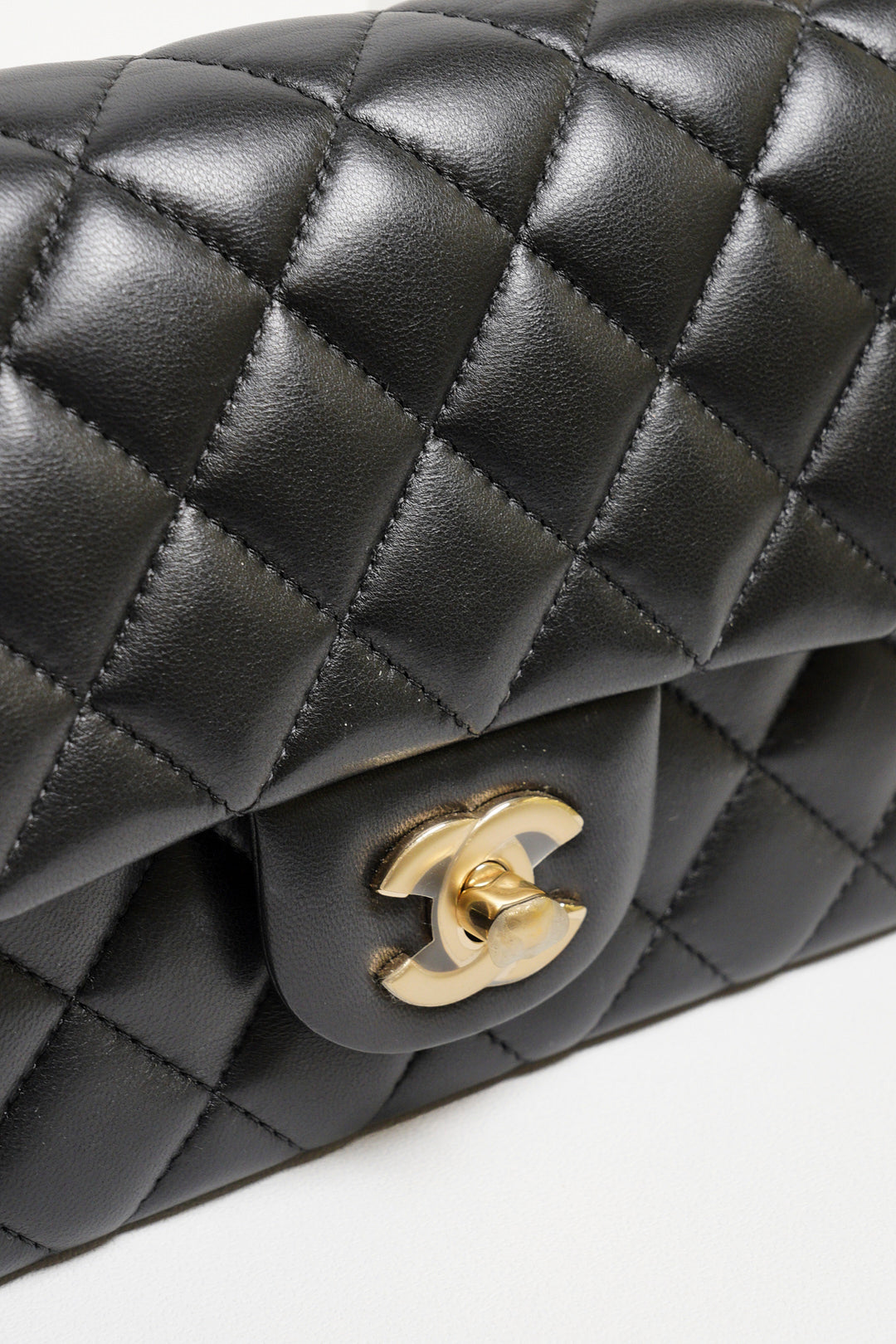 CHANEL 經典口蓋包 Mini CF20 - 黑金23開
