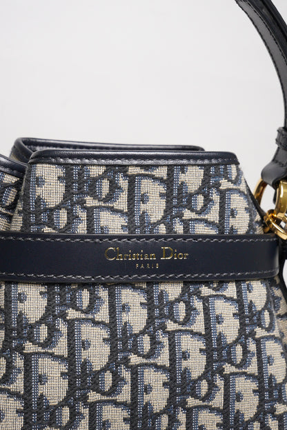 DIOR 藍色緹花布CEST DIOR 金釦二用水桶包 中號