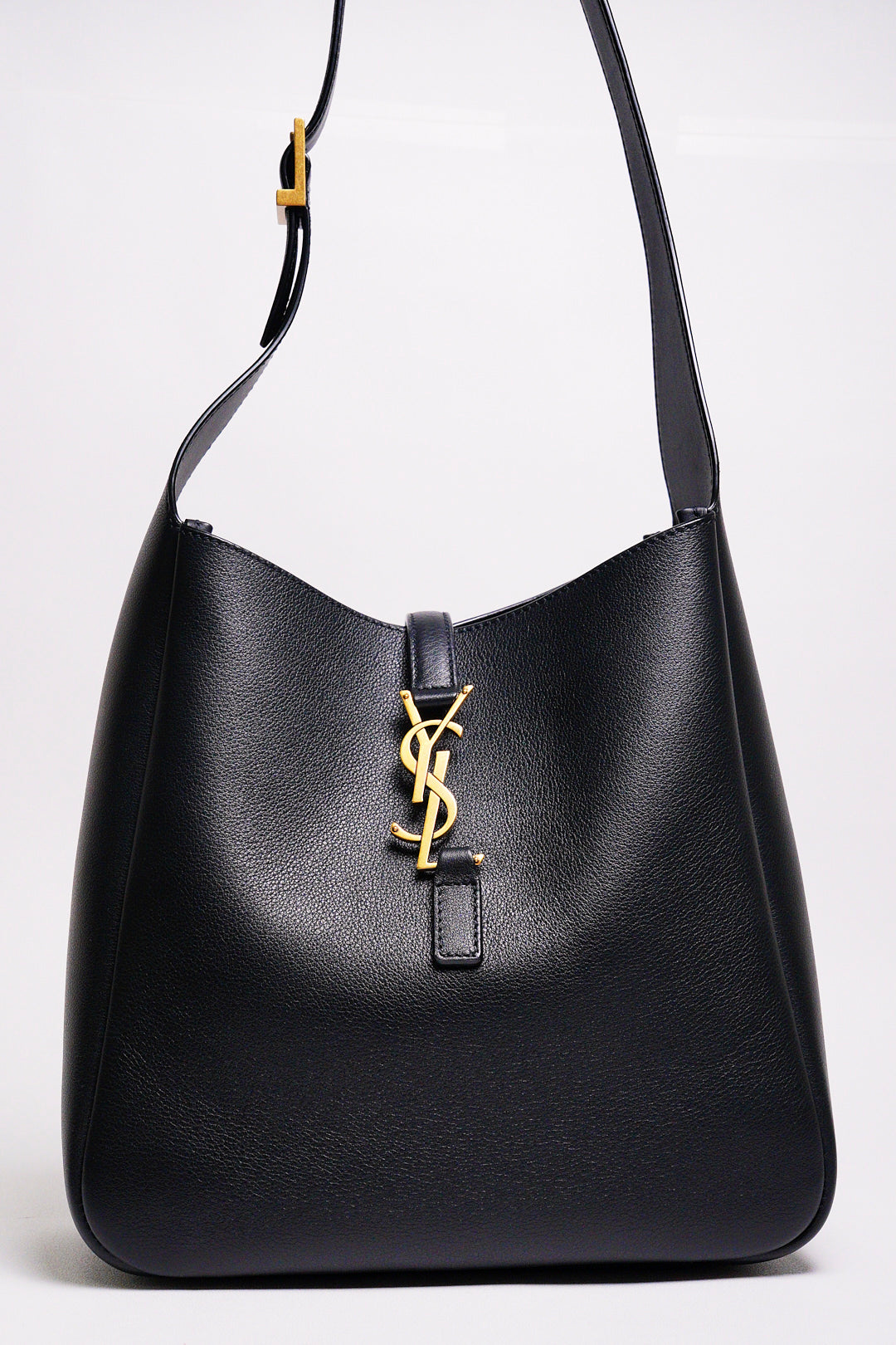 SAINT LAURENT HOBO小號黑色牛皮金扣肩背包 （包況佳）