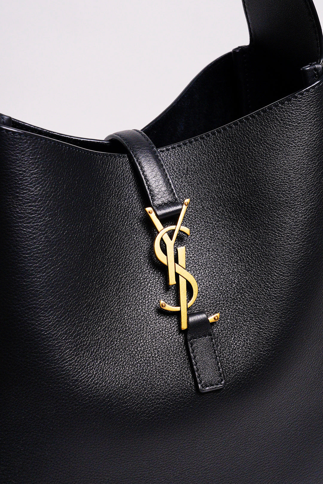 SAINT LAURENT HOBO小號黑色牛皮金扣肩背包 （包況佳）
