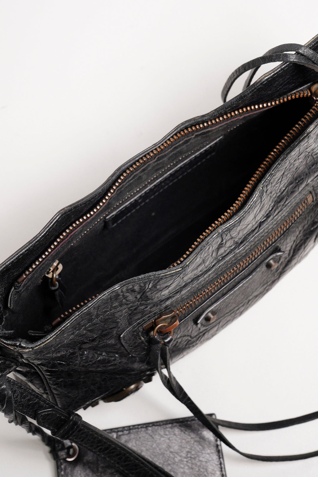 Balenciaga hip復古黑色羊皮斜背包
