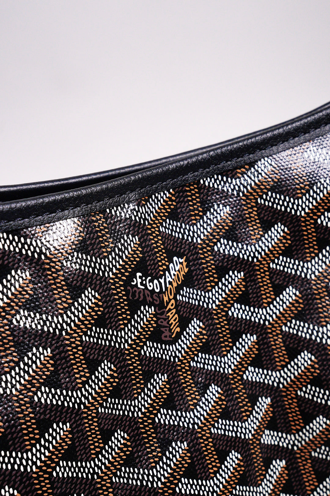 GOYARD  Boheme Hobo PM 塗層帆布圖騰肩背流浪包