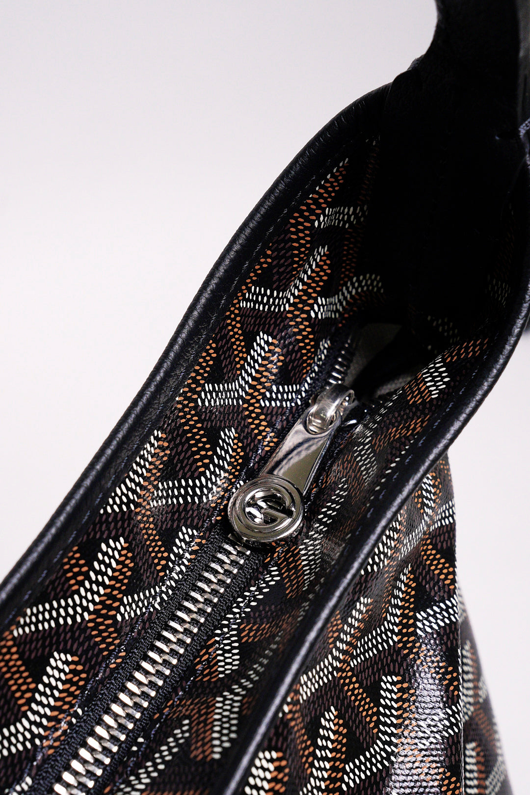 GOYARD  Boheme Hobo PM 塗層帆布圖騰肩背流浪包