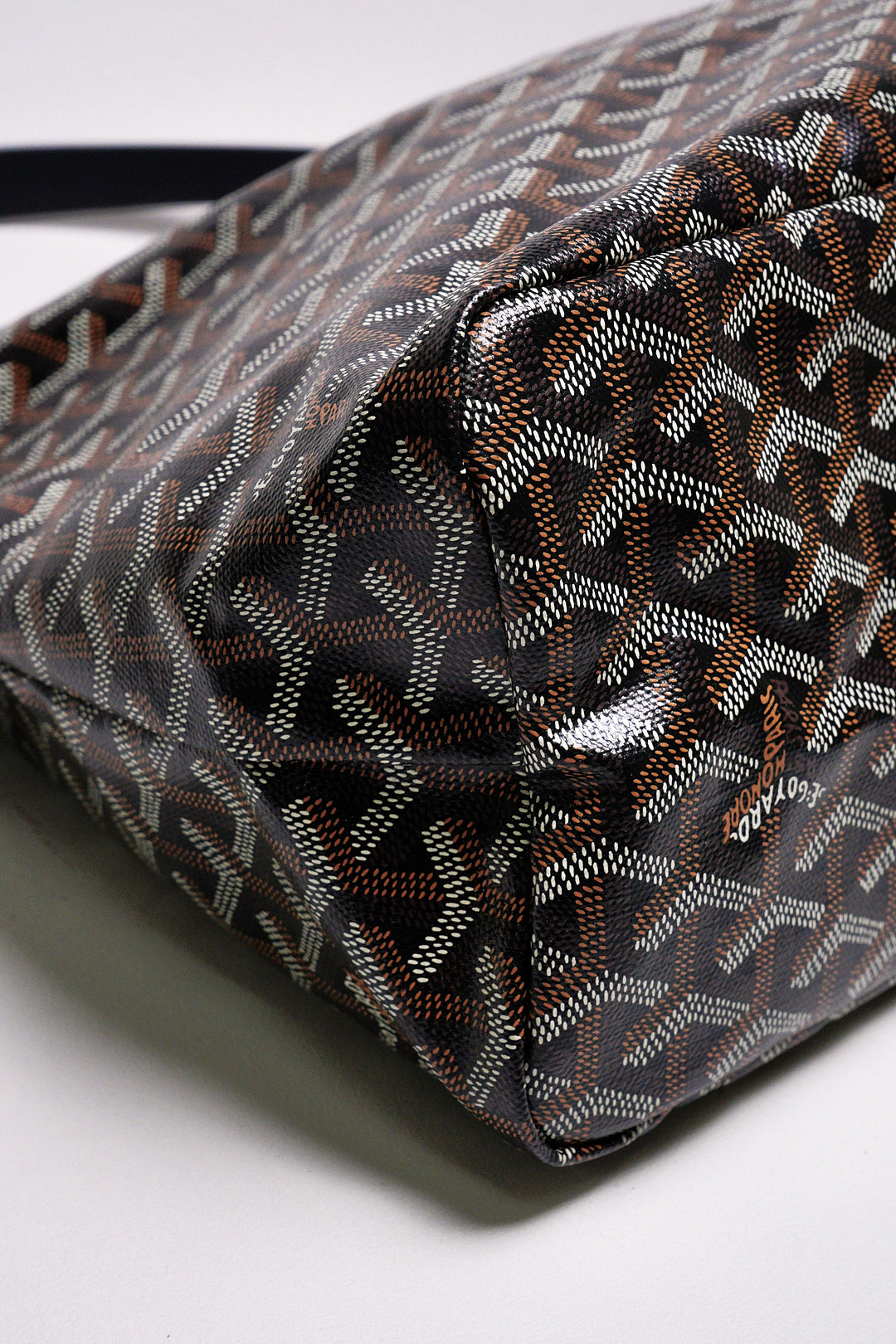 GOYARD  Boheme Hobo PM 塗層帆布圖騰肩背流浪包