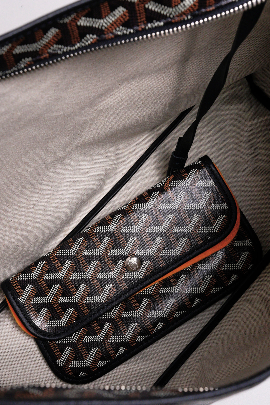 GOYARD  Boheme Hobo PM 塗層帆布圖騰肩背流浪包